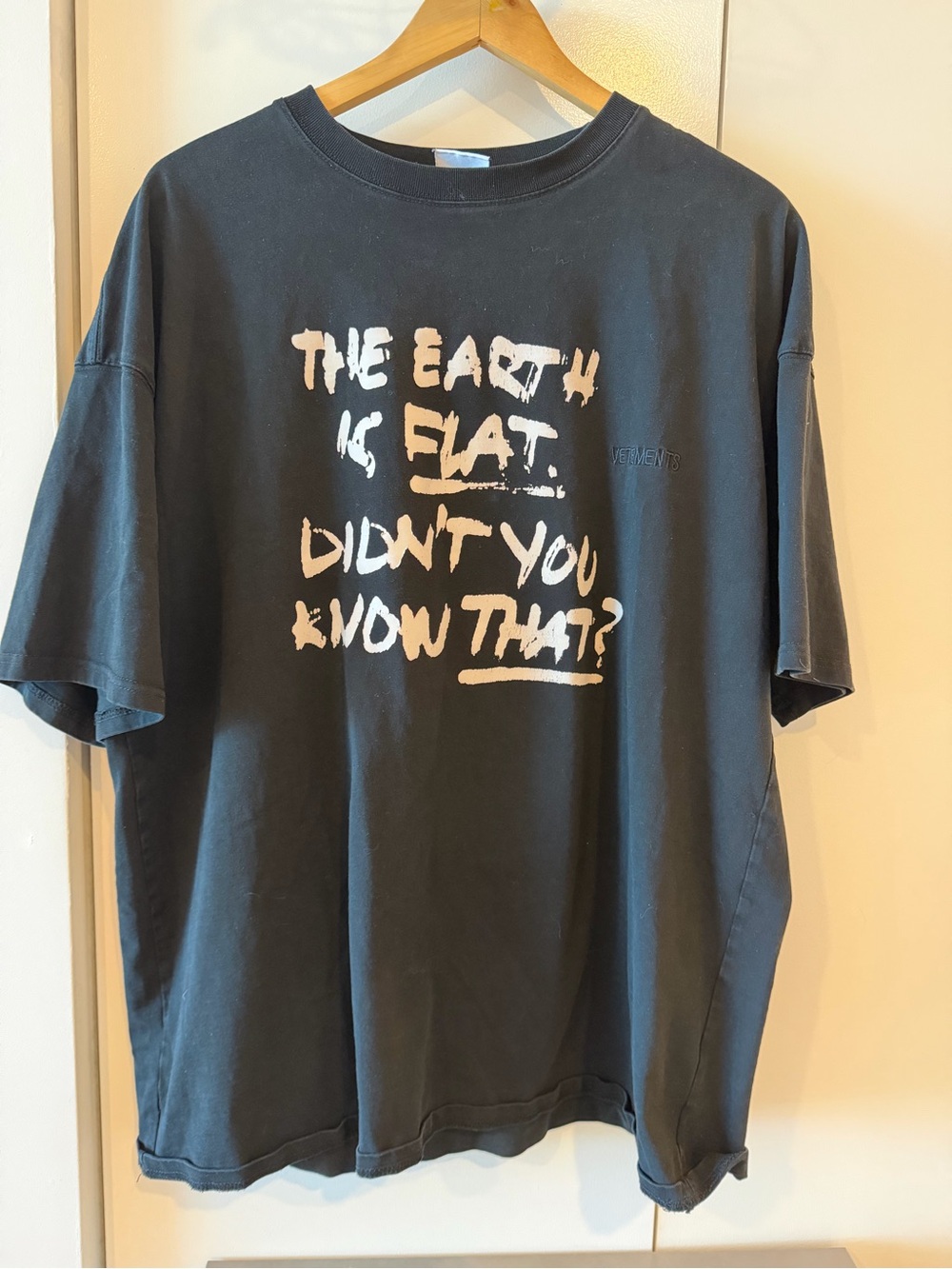 Vetements - The Earth is Flat - Black Tee - Size L